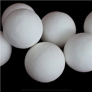 Le broyeur à boulets utilise une boule de broyage en céramique