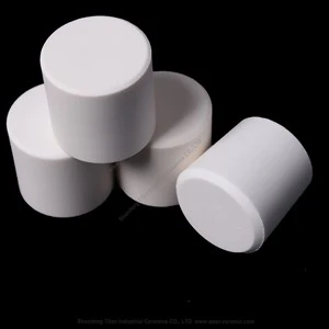 Pot cylindrique en céramique blanche
